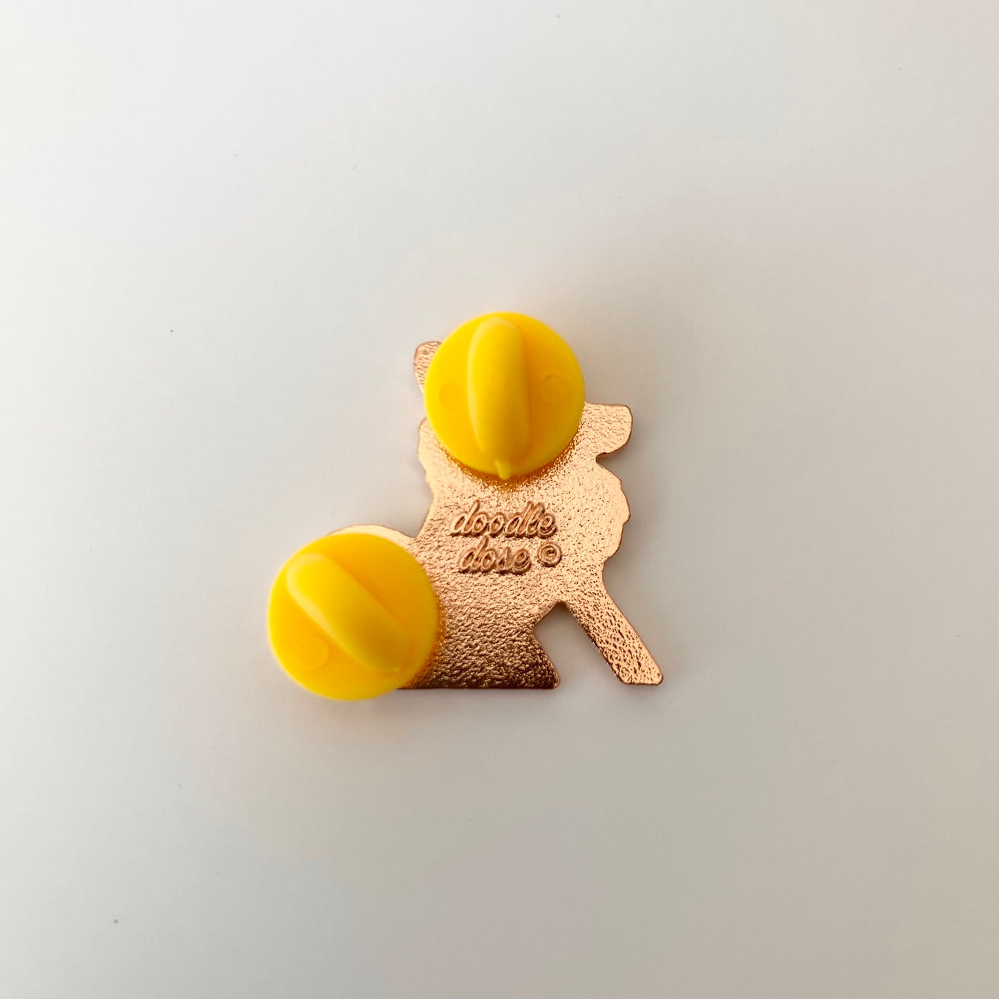 pomeranian dog pin rear view shows two pinbacks